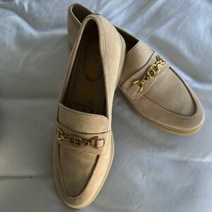 Sam Edelman Tan Loafers with Gold Chain